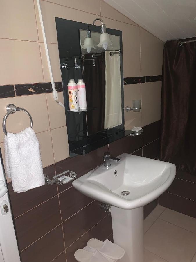 Hotel Anxhelo Kucove Екстер'єр фото